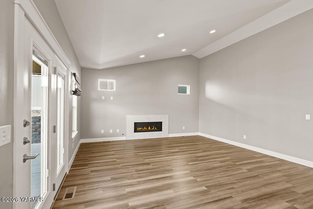 220 N 89th Ave