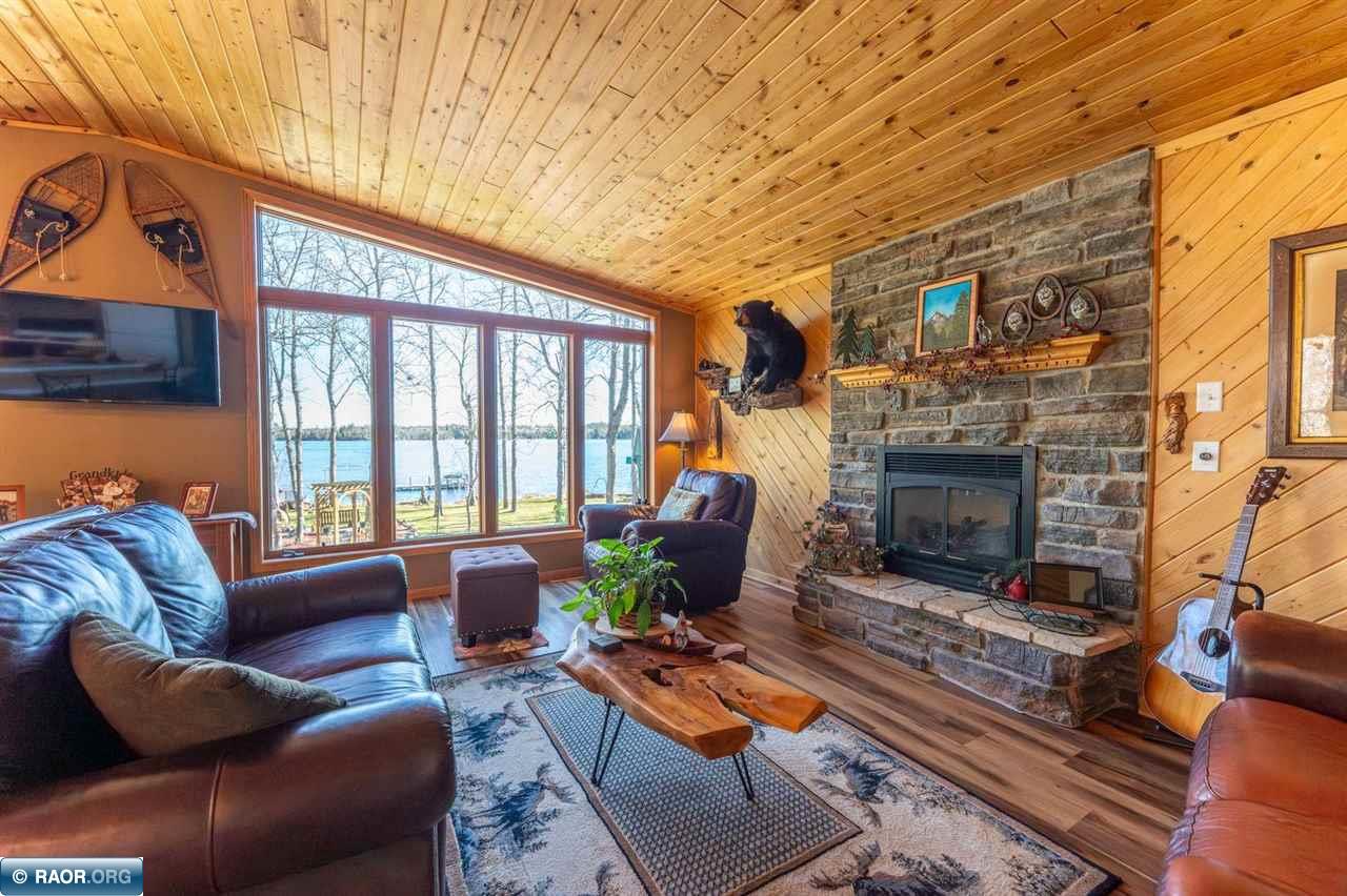 4452 Moccasin Point Rd