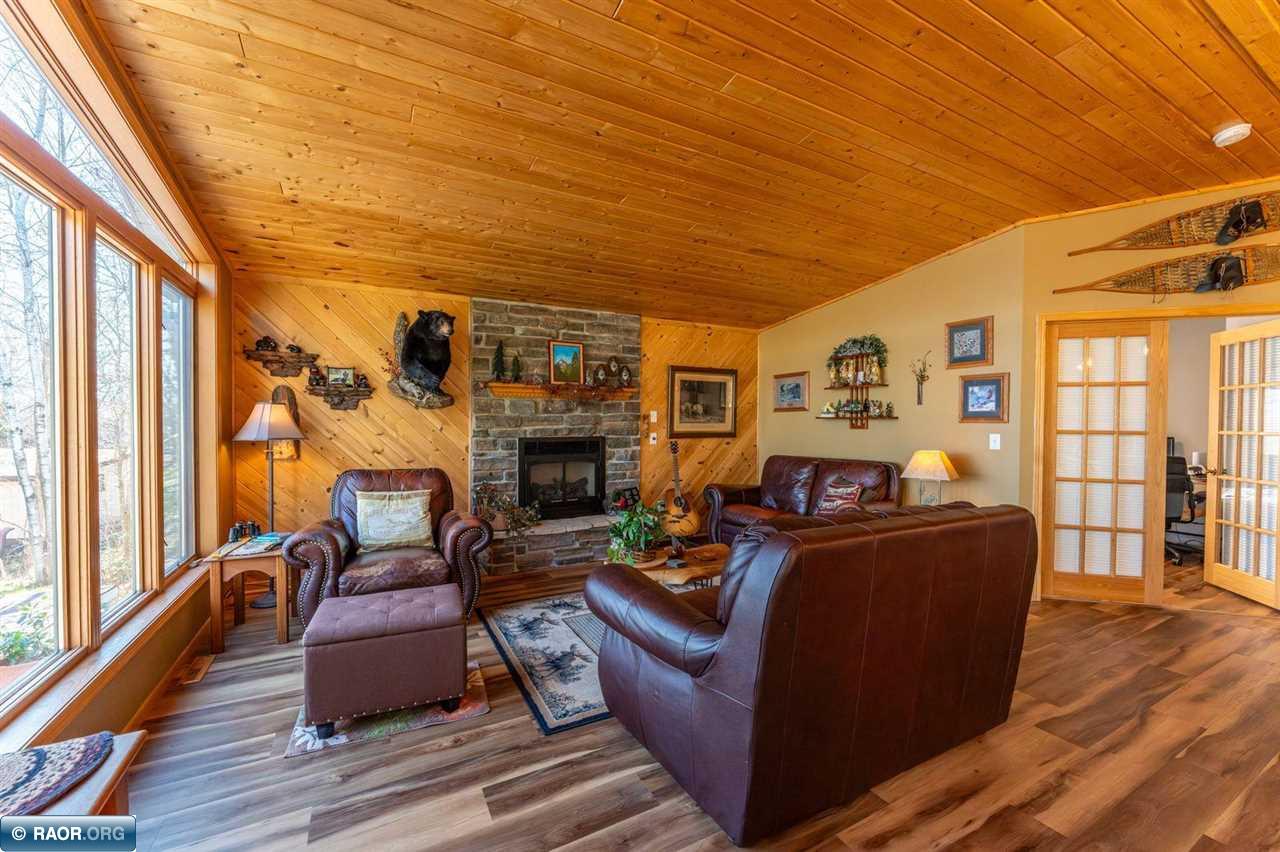 4452 Moccasin Point Rd
