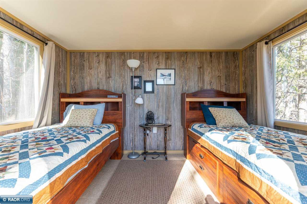 4452 Moccasin Point Rd