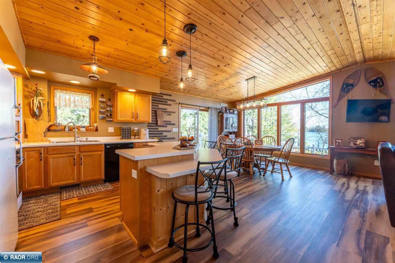 4452 Moccasin Point Rd
