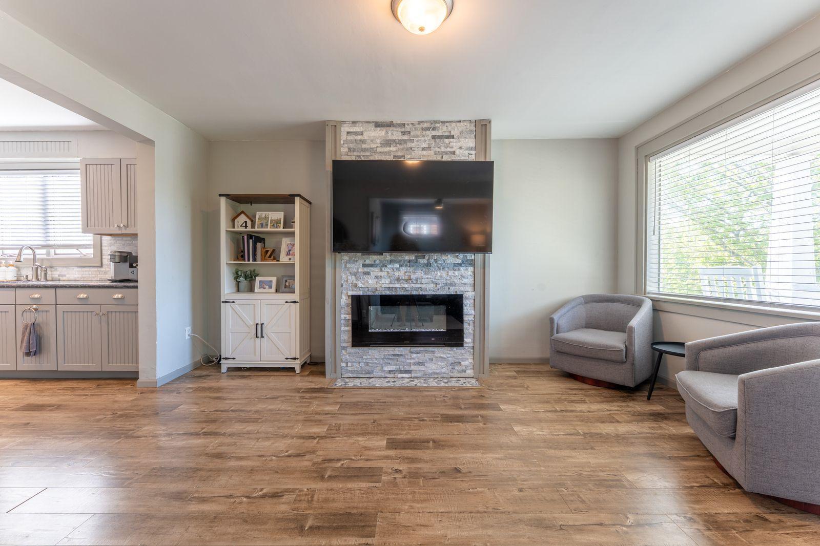 304 E James St Bypass