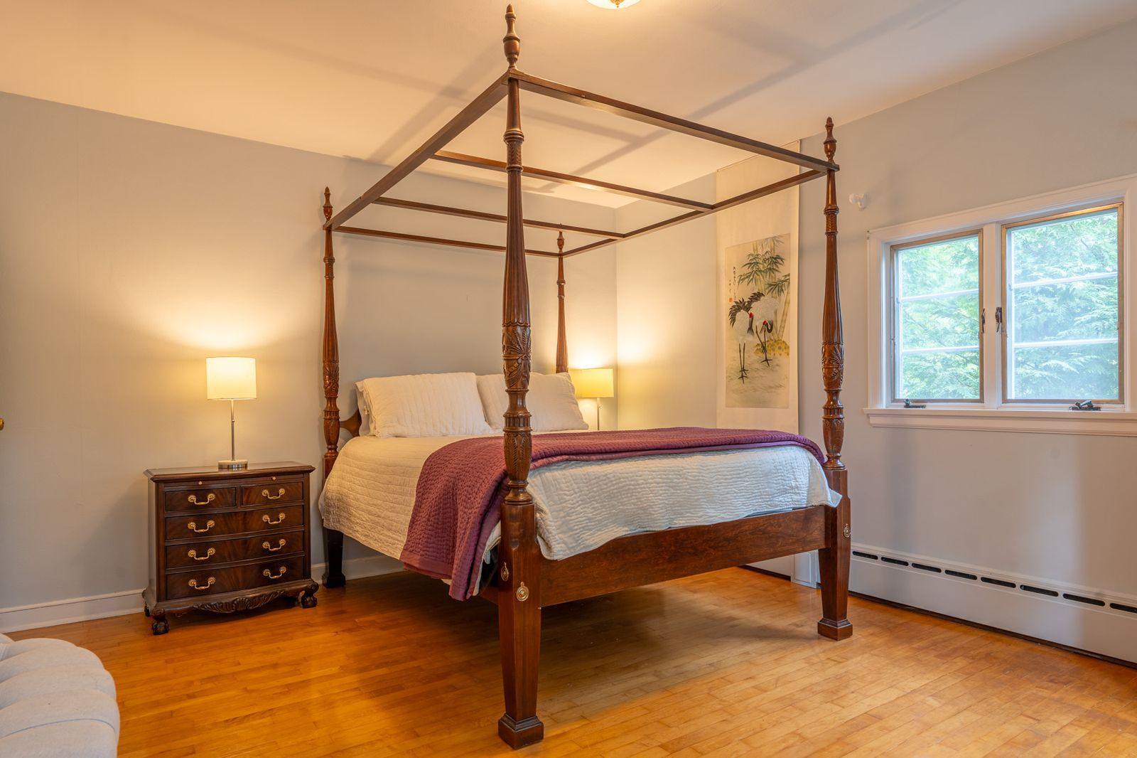 11 S 4th St W