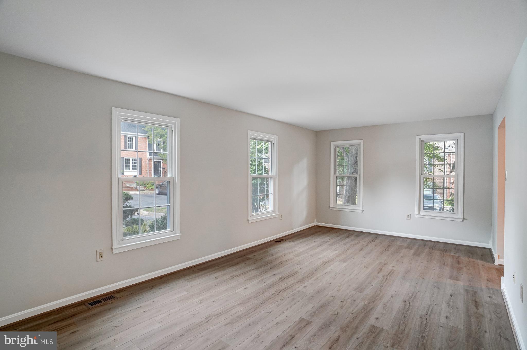 2349 HORSEFERRY COURT
