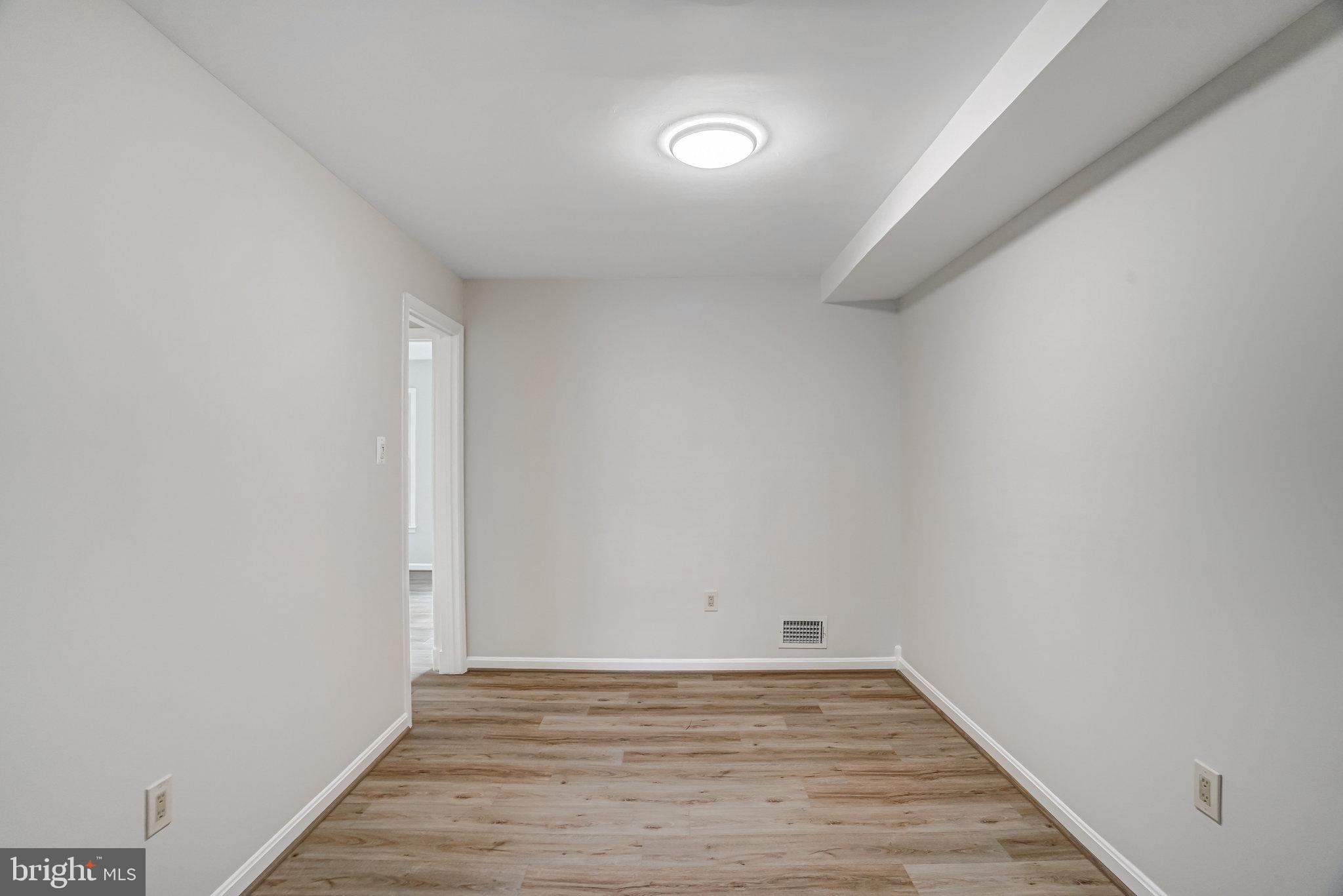 2349 HORSEFERRY COURT