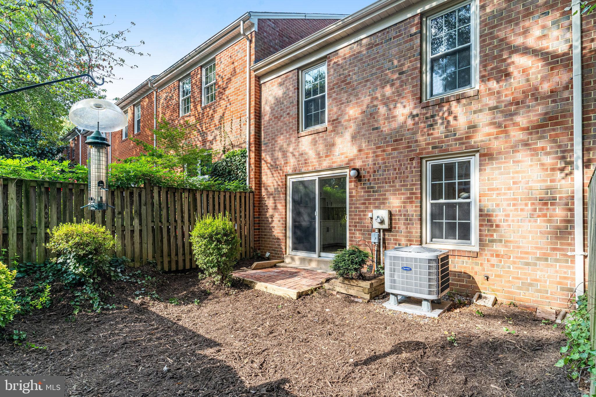2349 HORSEFERRY COURT