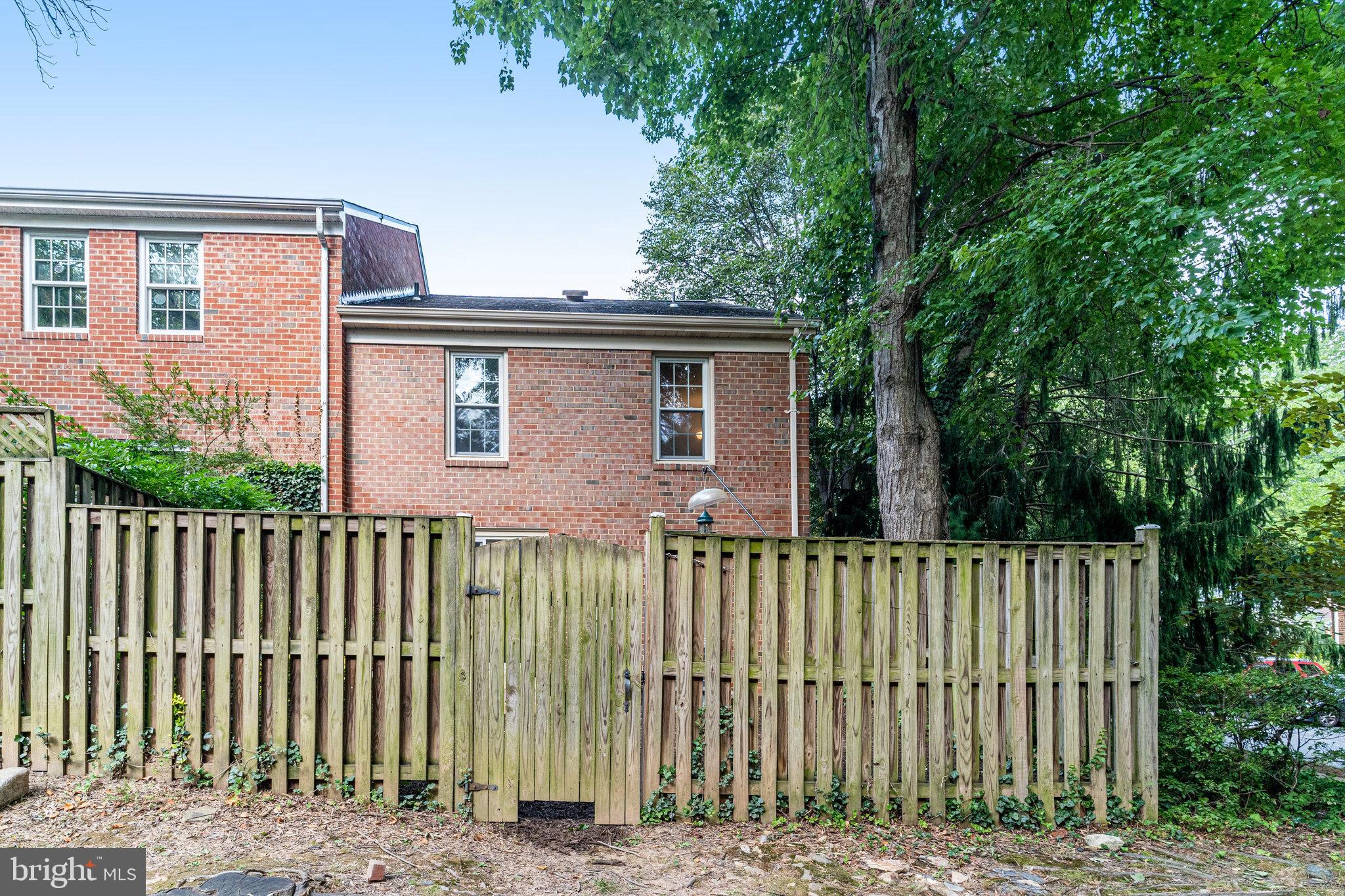 2349 HORSEFERRY COURT