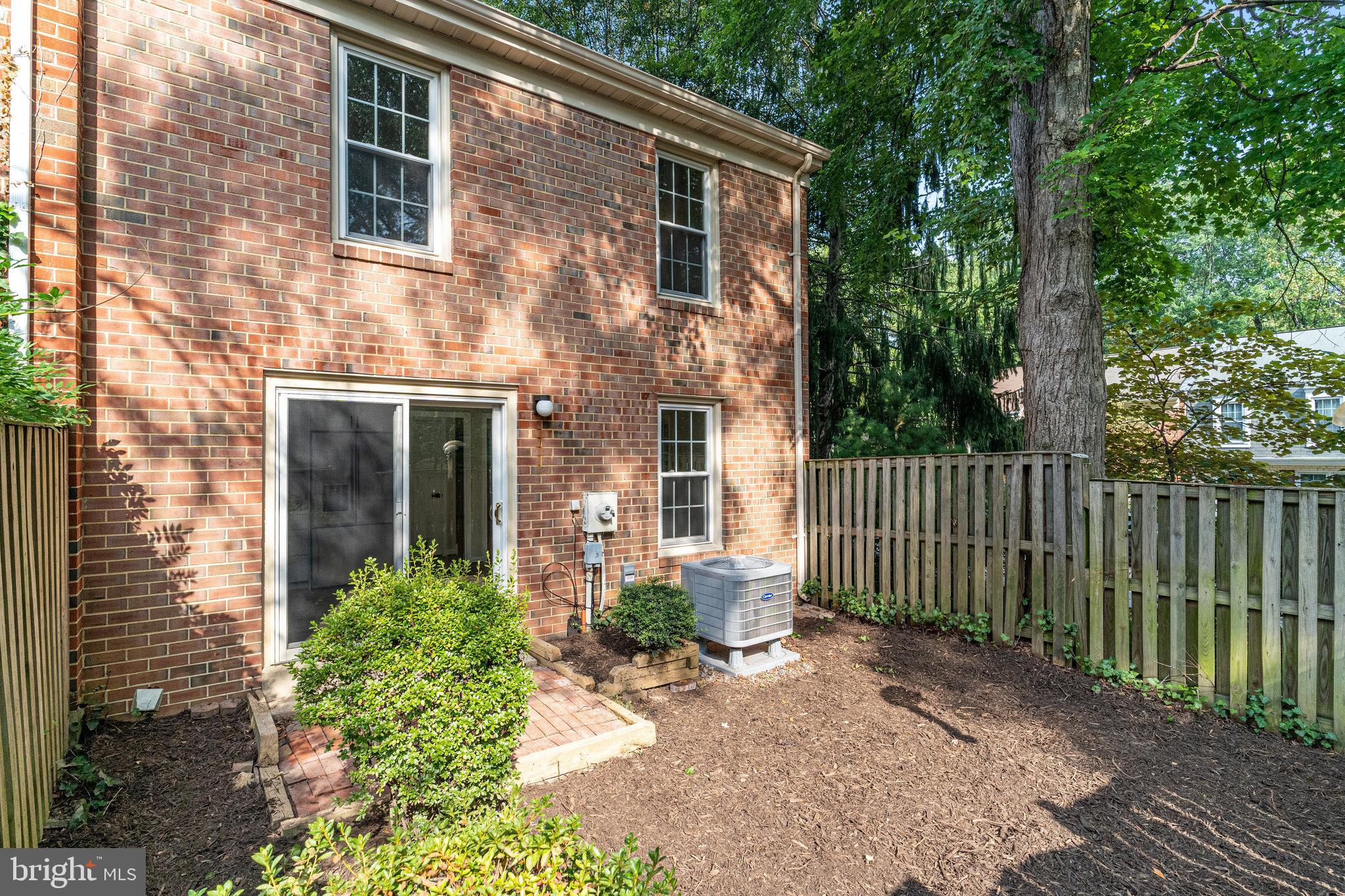 2349 HORSEFERRY COURT