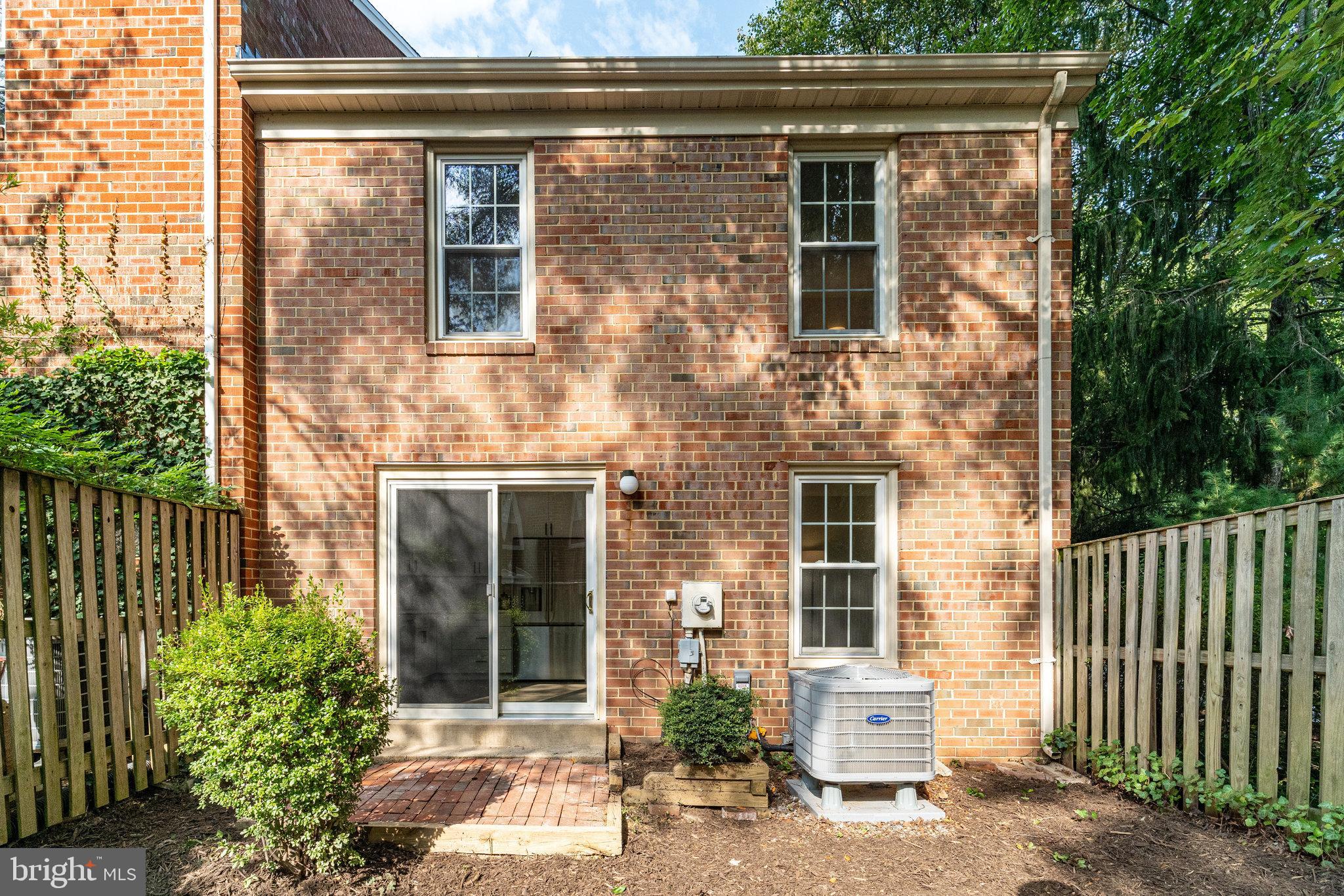 2349 HORSEFERRY COURT