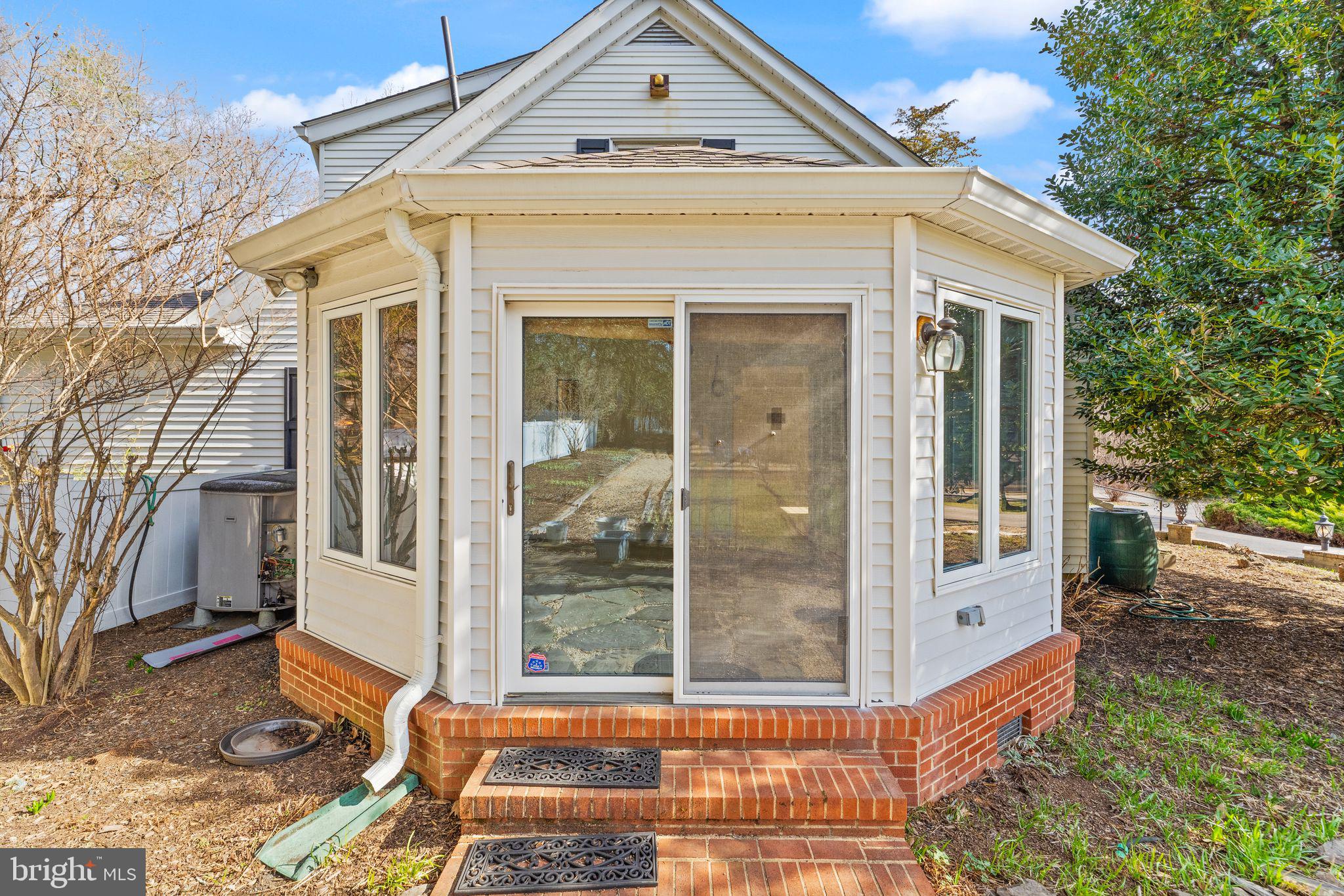 12004 ROBIN DR