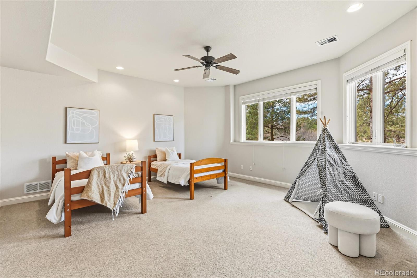 9444 E Orchard Drive