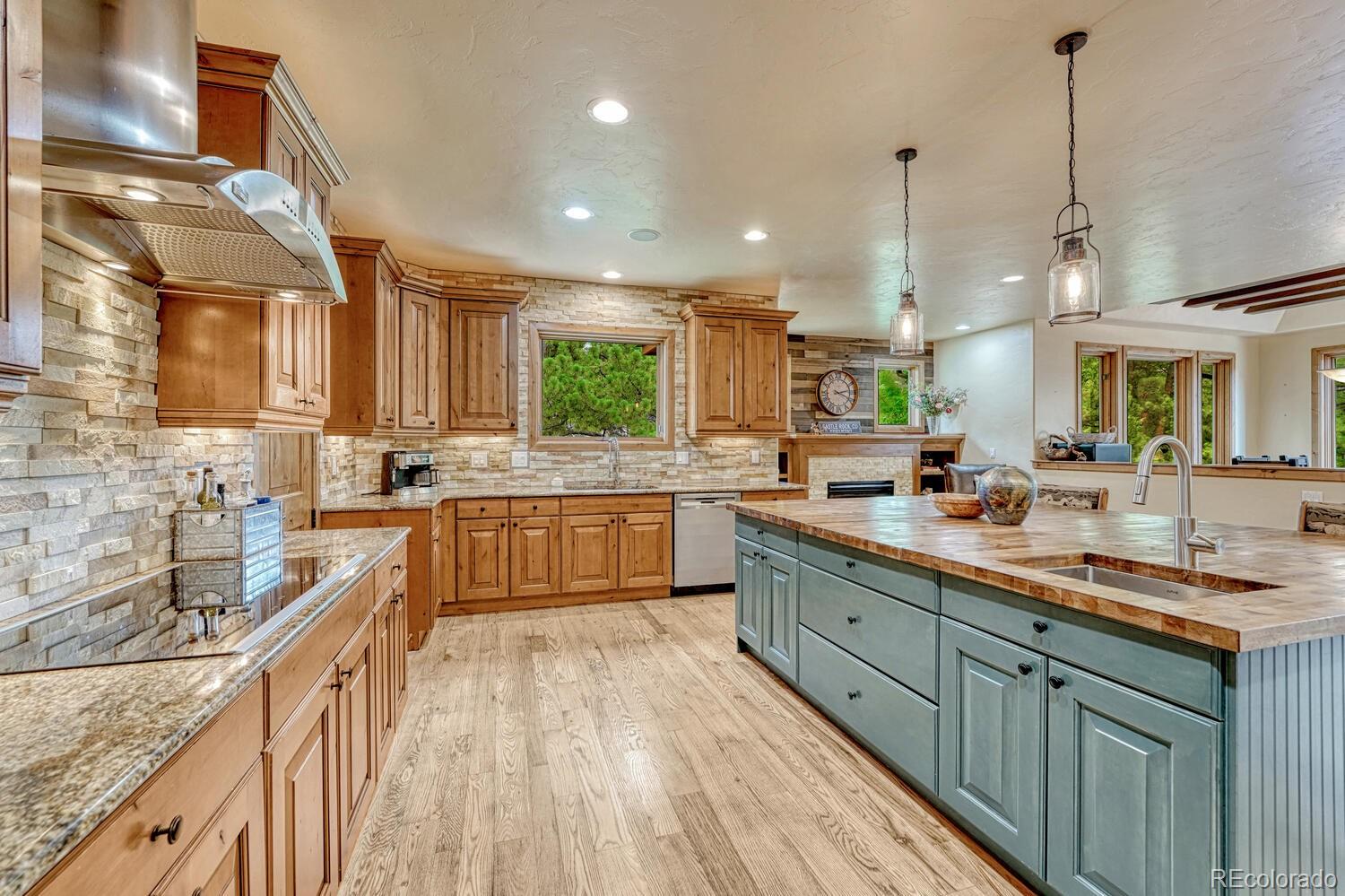 2392 Saddleback Drive