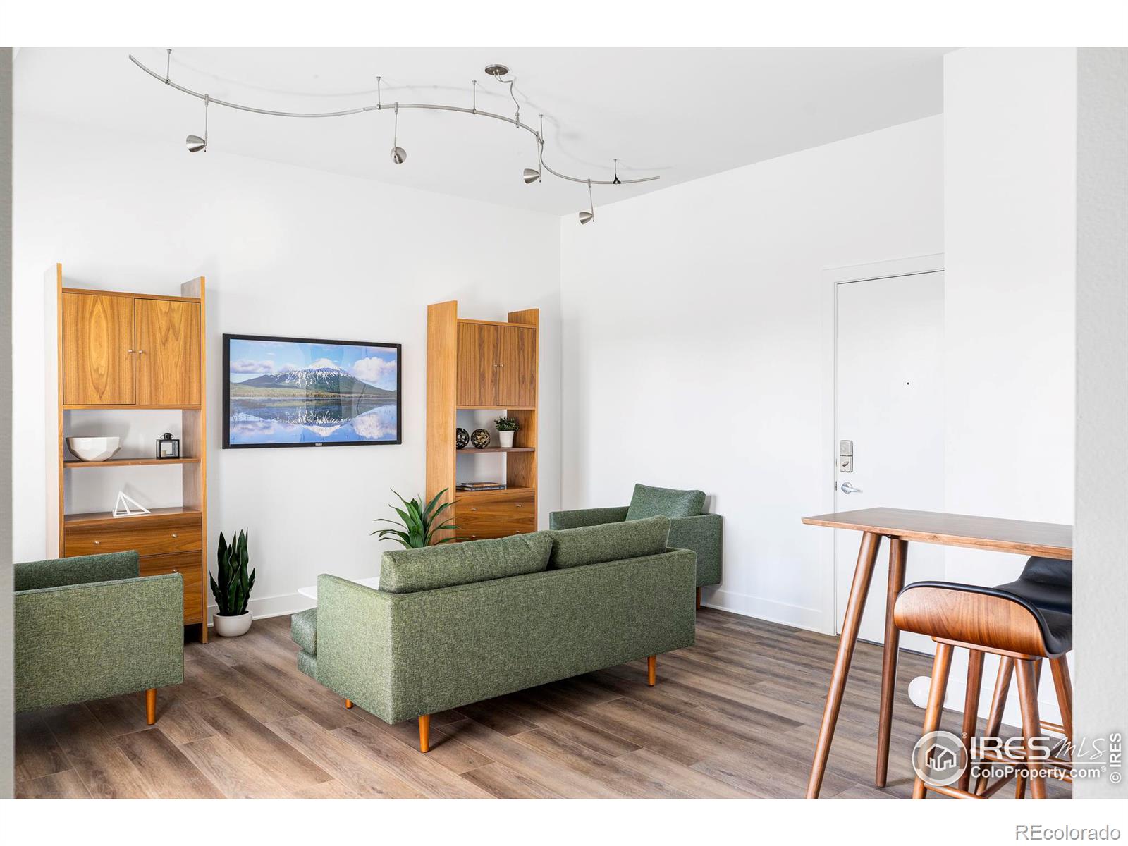 1707 Walnut Street Unit: 201