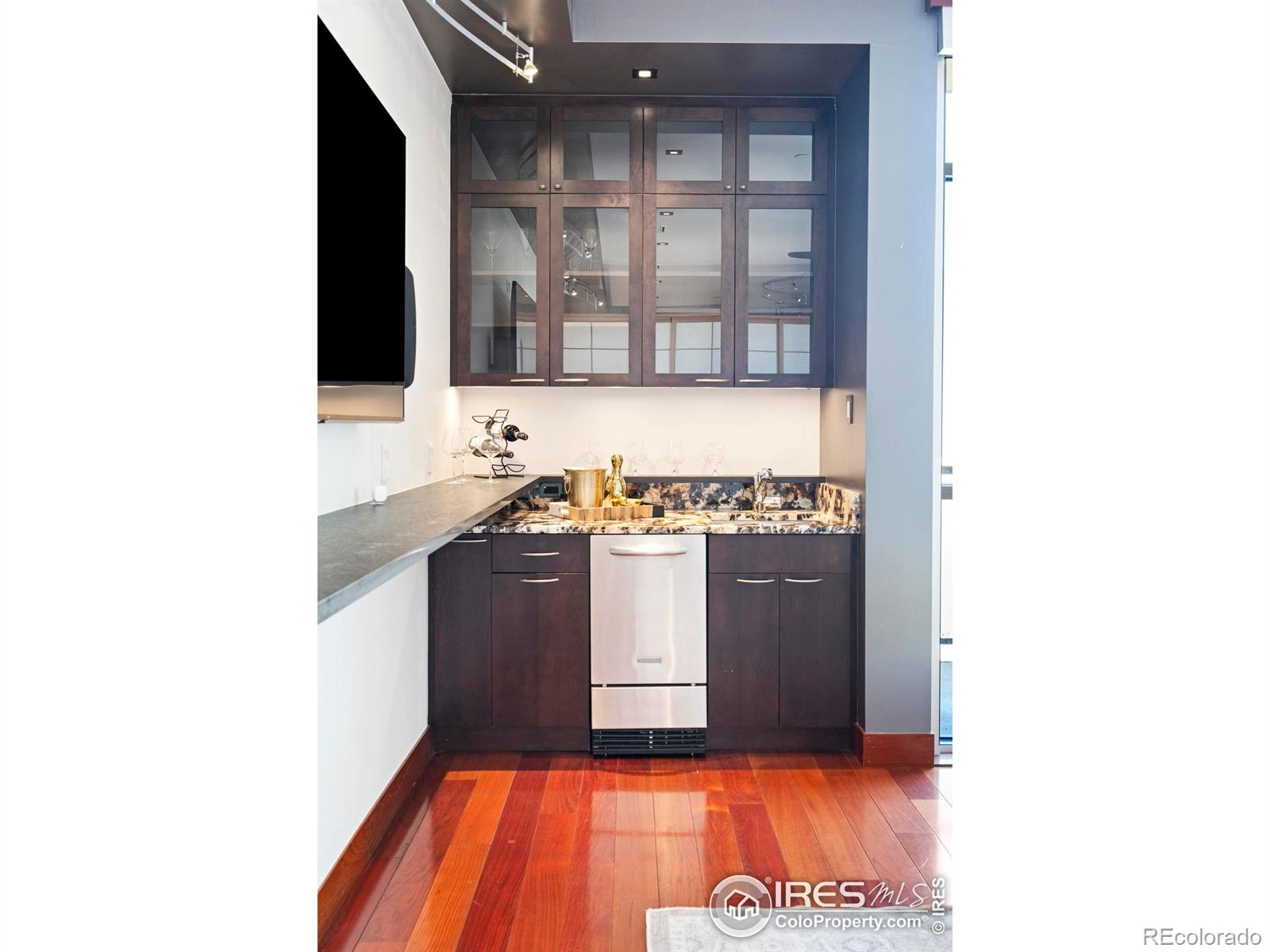 1155 Canyon Boulevard Unit: 207