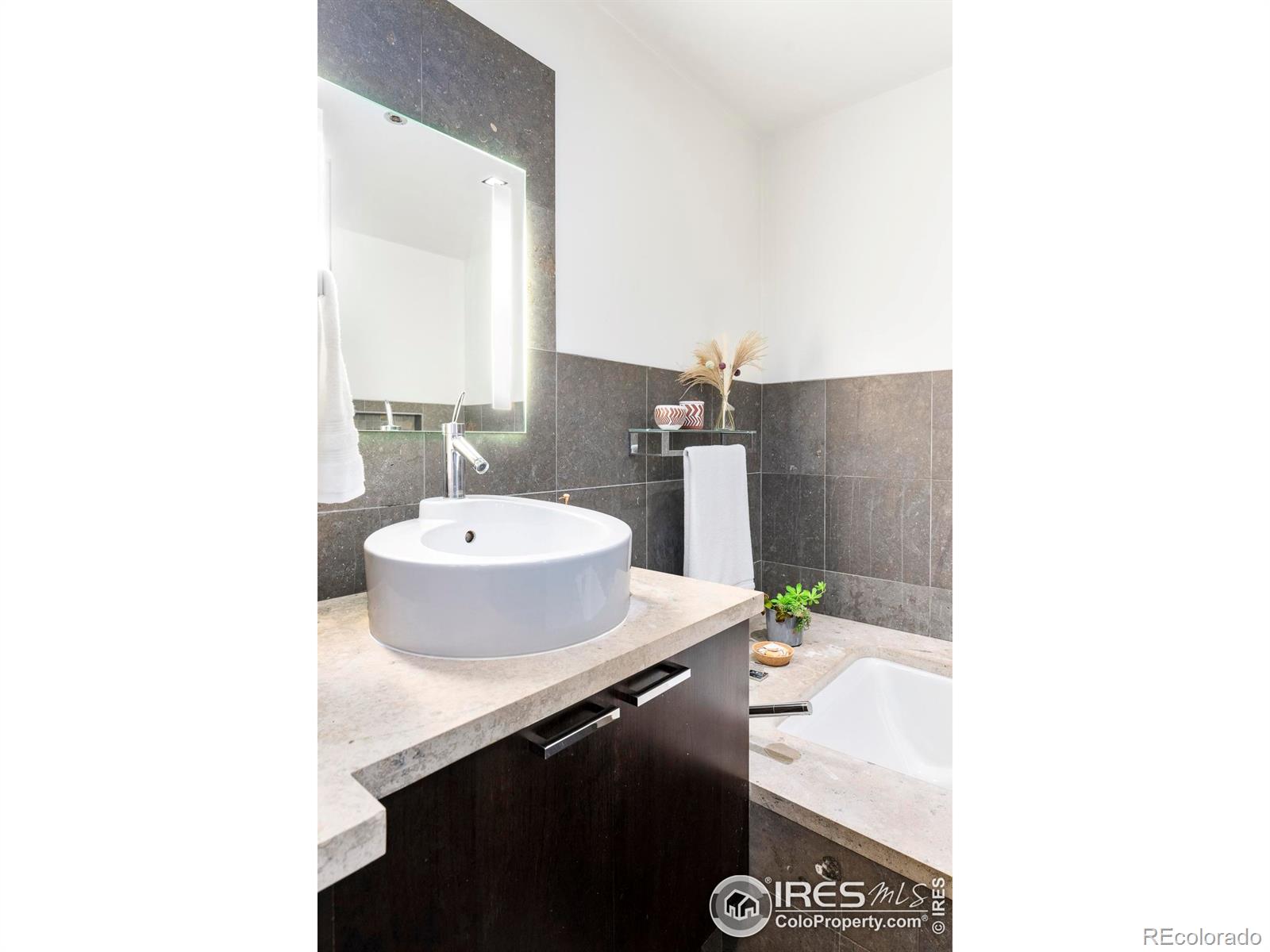 1155 Canyon Boulevard Unit: 207
