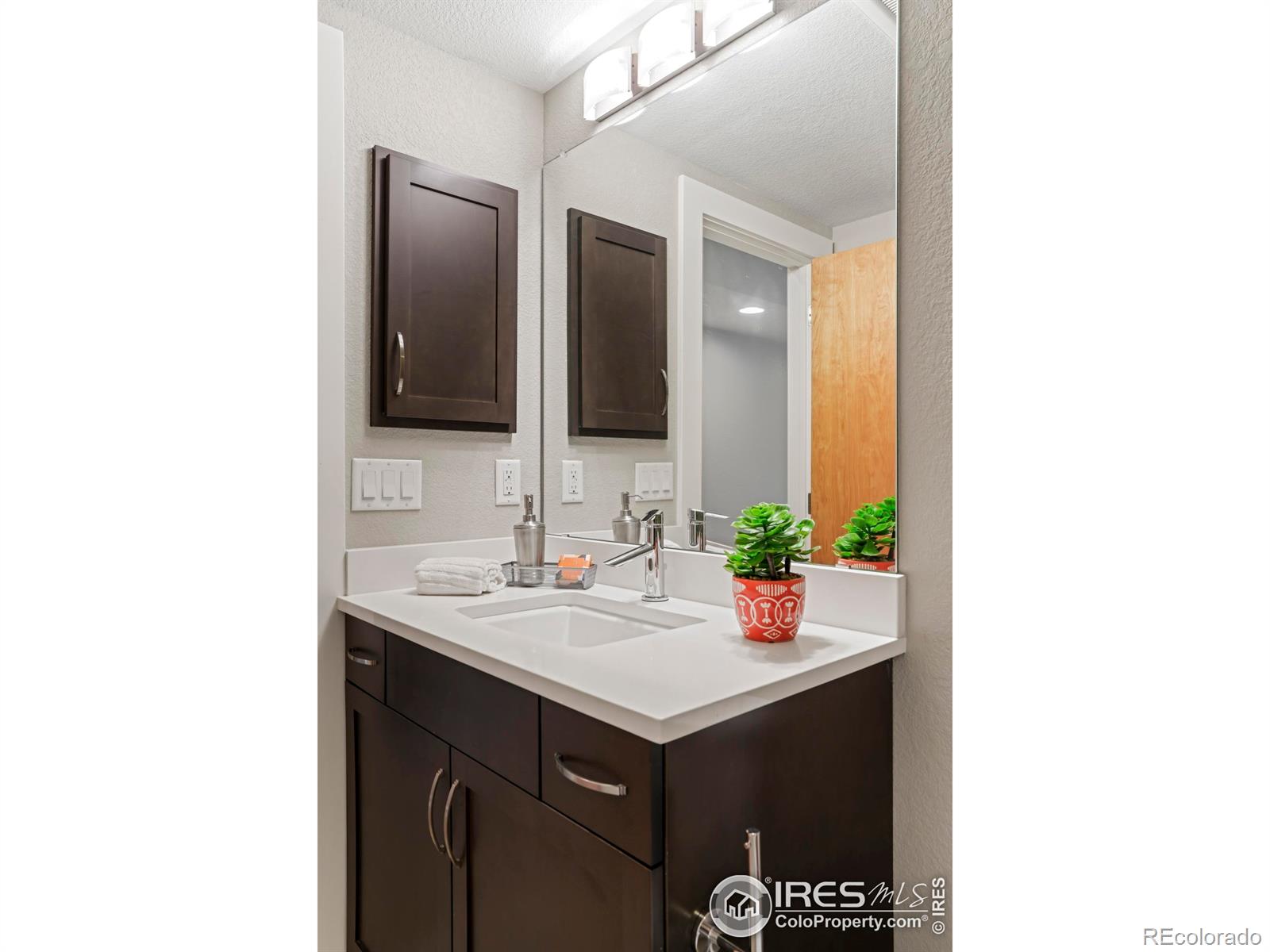 5318 5th Street Unit: F