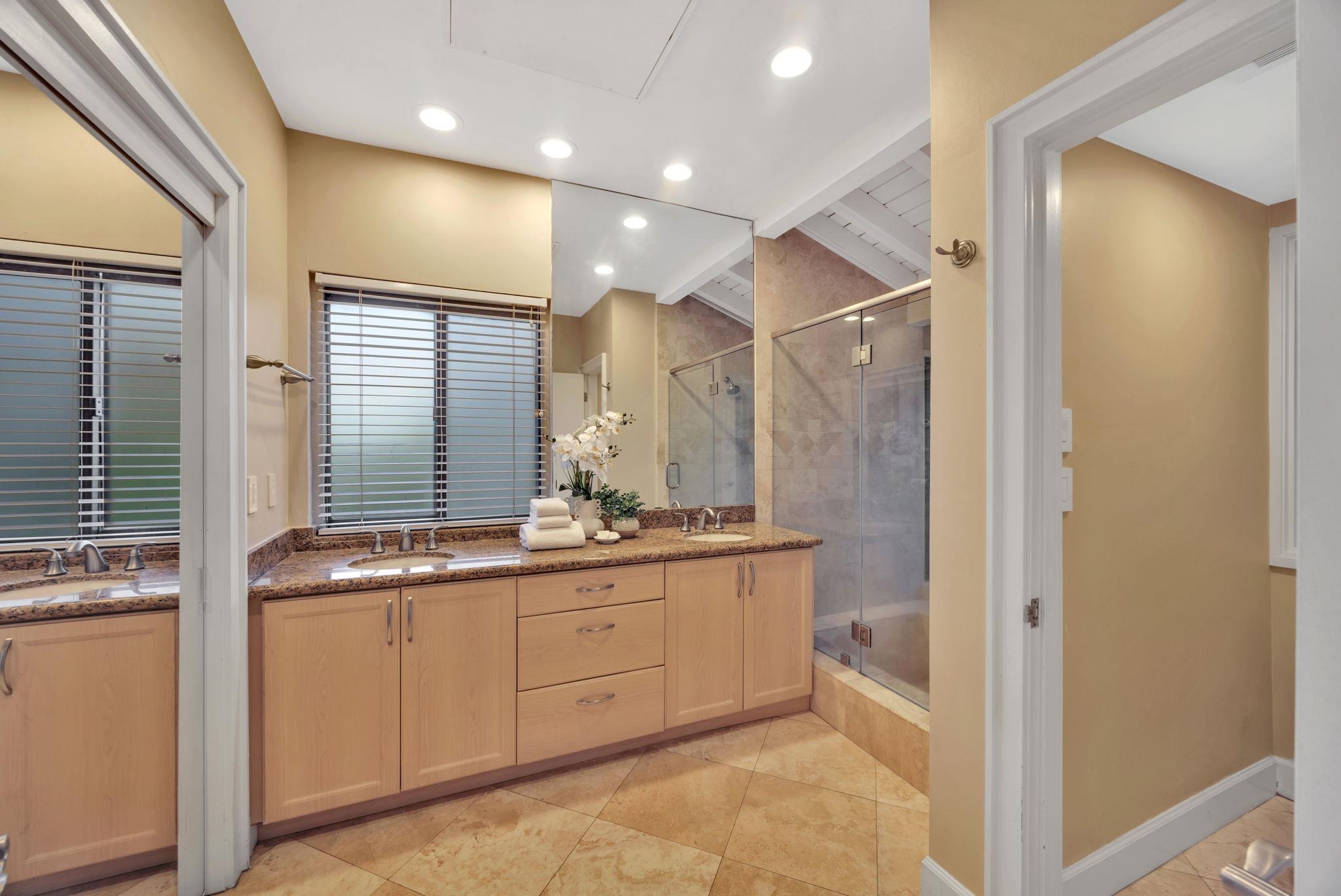 500 Bay Dr Unit: 32G-5