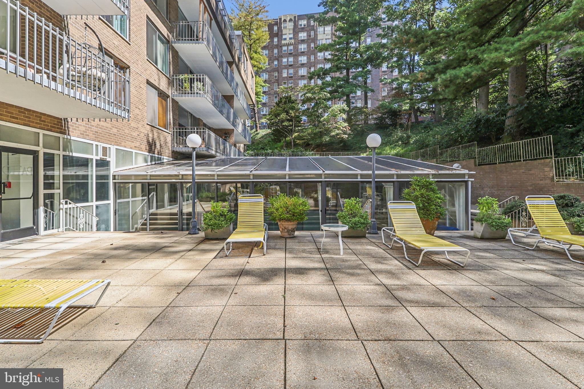 4100 Cathedral Ave NW #818