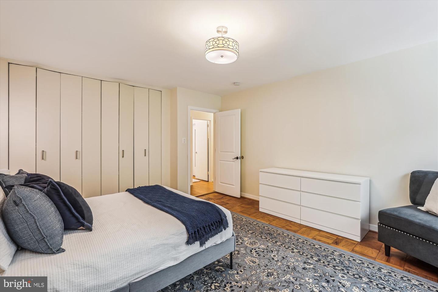 4100 Cathedral Ave NW #818