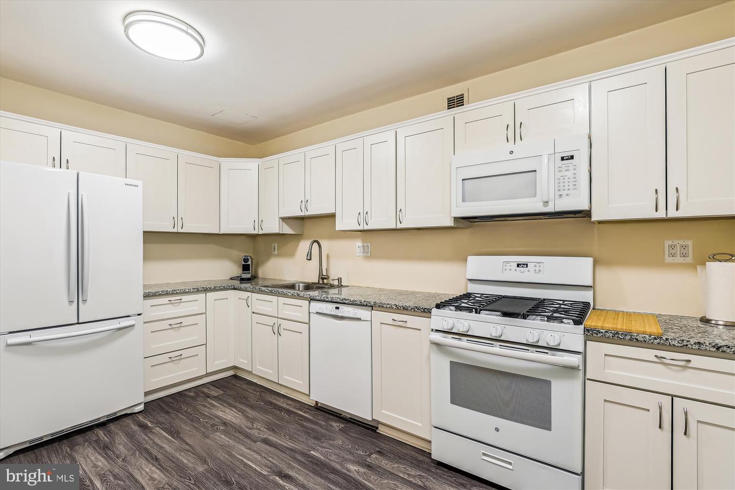4100 Cathedral Ave NW #818