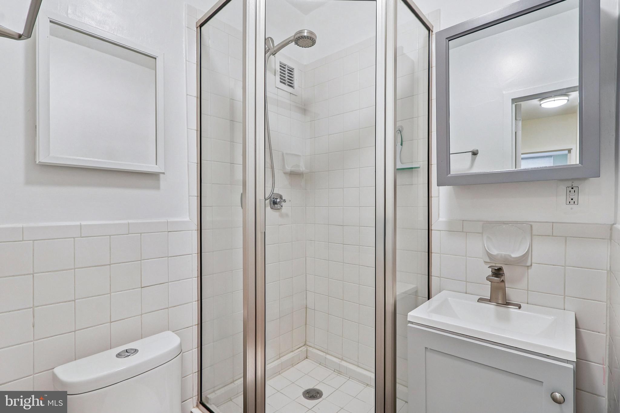 4100 Cathedral Ave NW #818