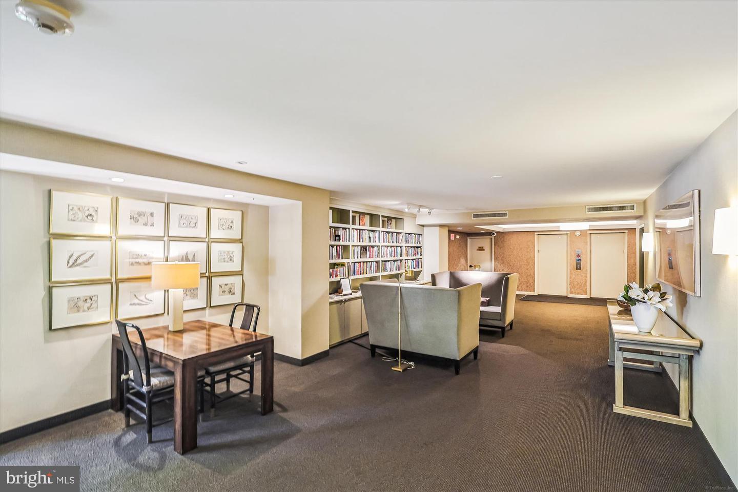 4100 Cathedral Ave NW #818