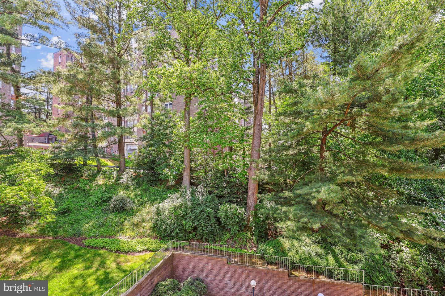 4100 Cathedral Ave NW #818