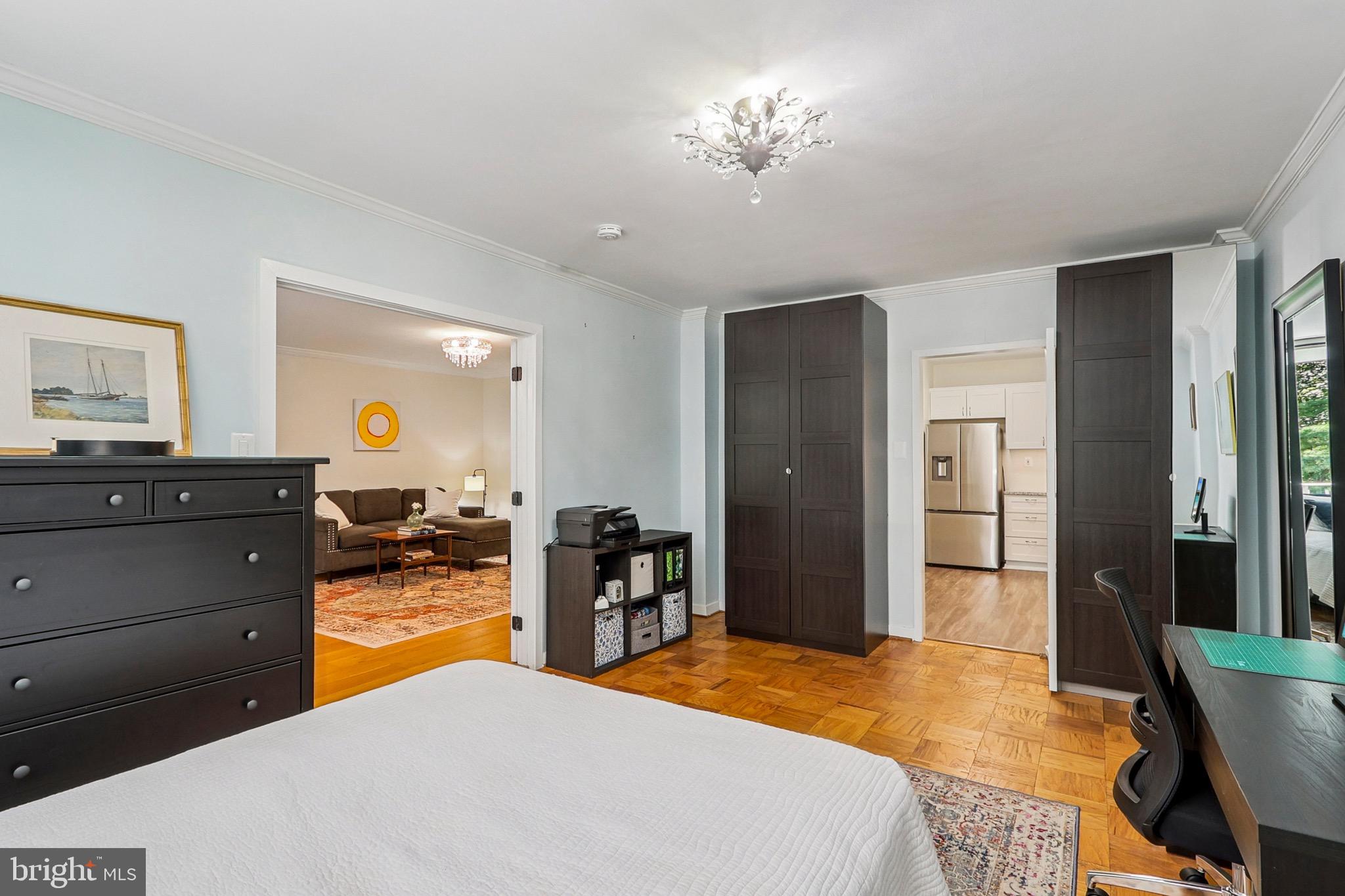 4100 Cathedral Ave NW #818