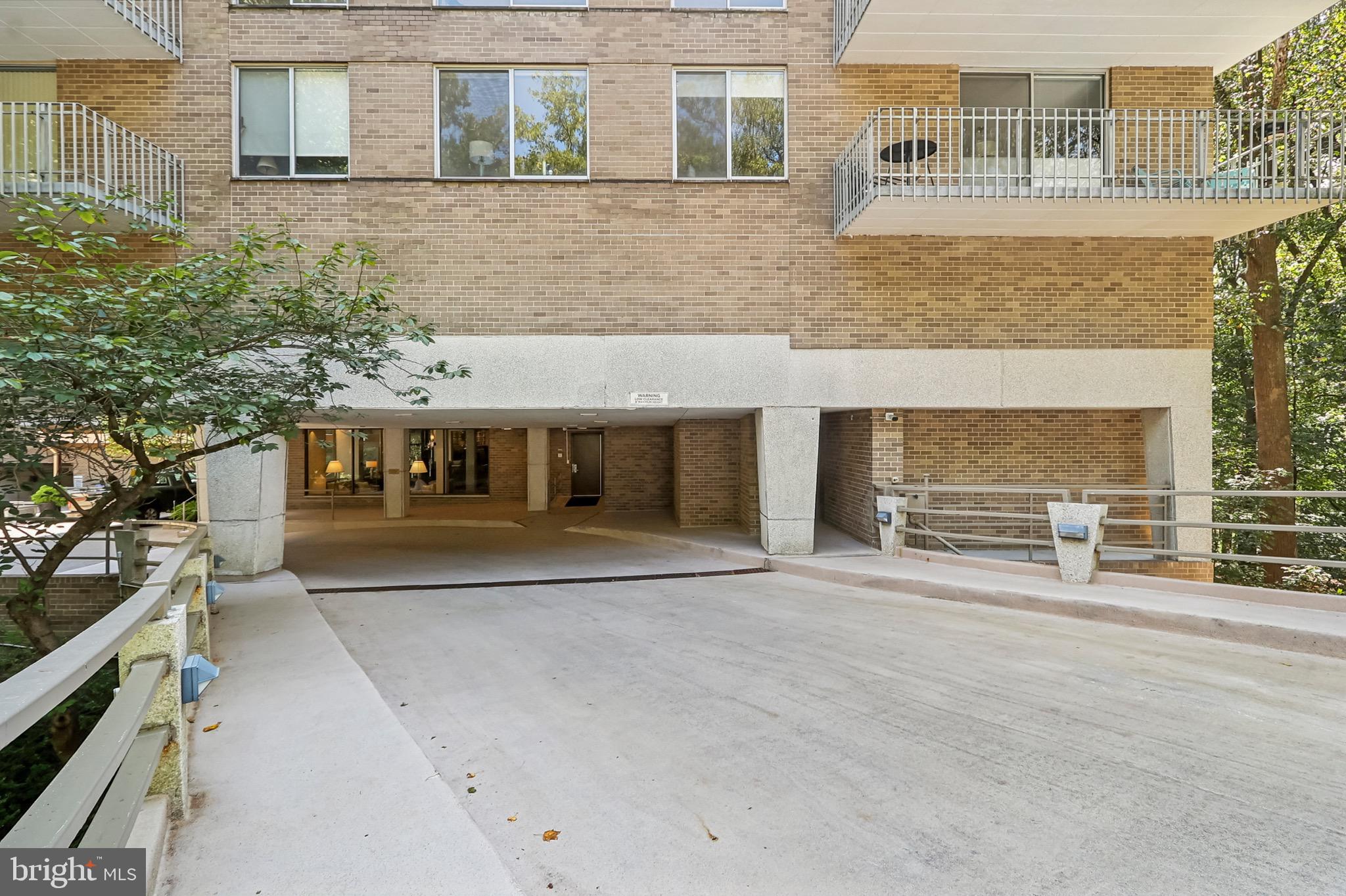 4100 Cathedral Ave NW #818