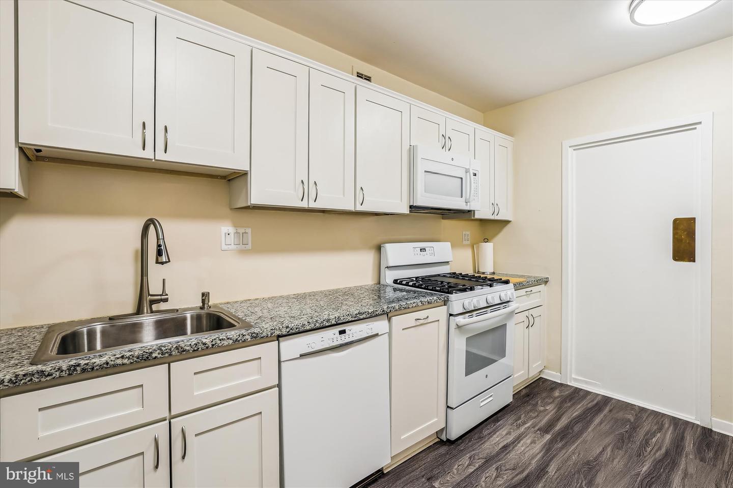 4100 Cathedral Ave NW #818