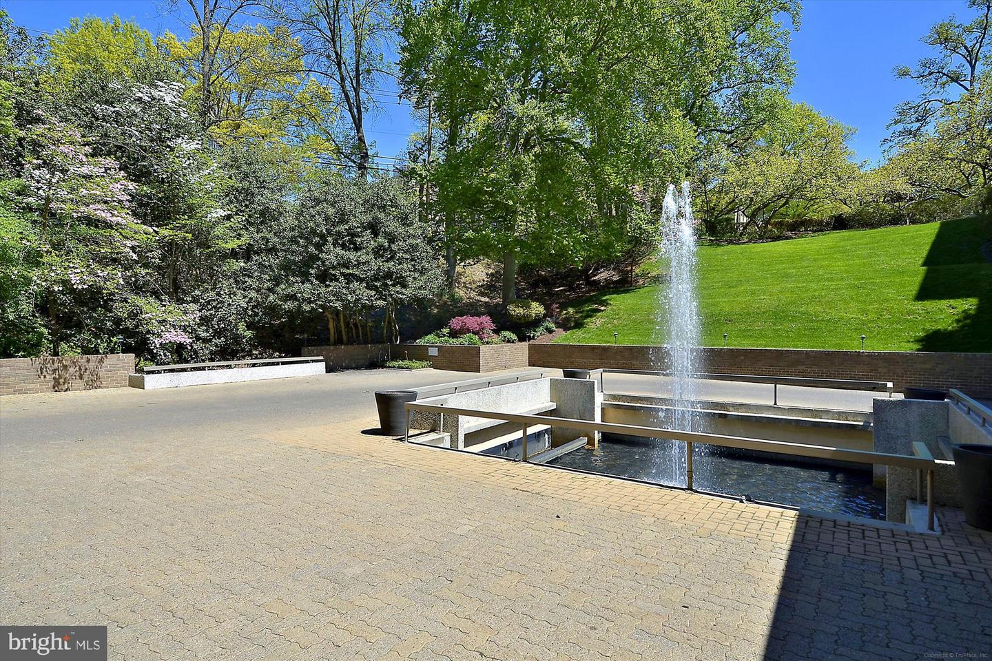4100 Cathedral Ave NW #818