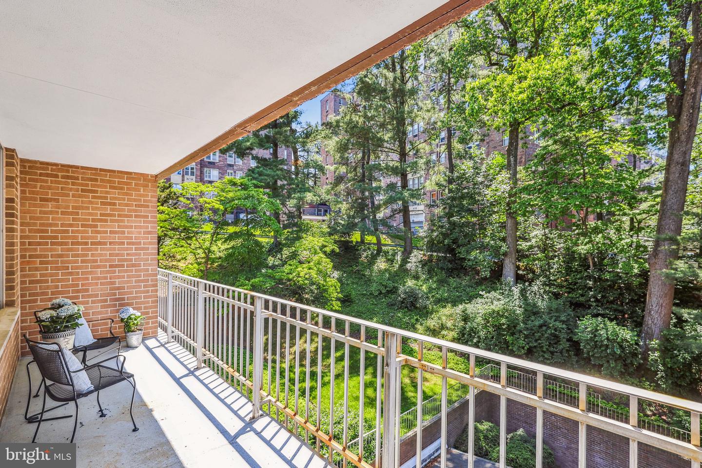 4100 Cathedral Ave NW #818
