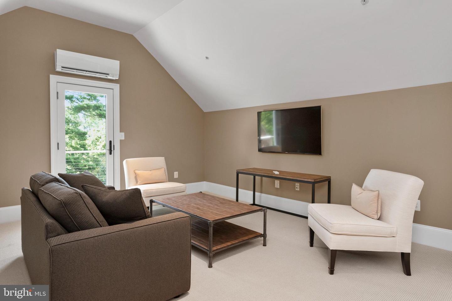 204 Wardour Dr