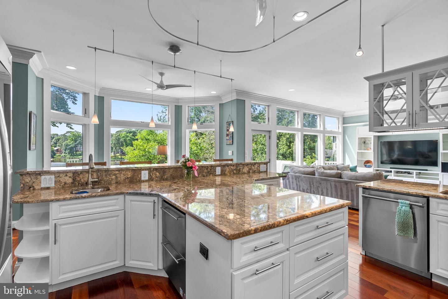 734 Oak Grove Cir