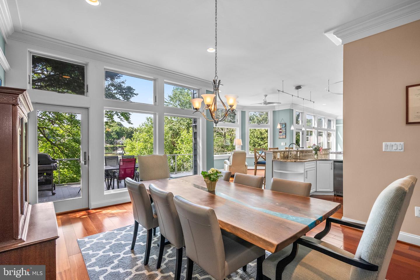 734 Oak Grove Cir