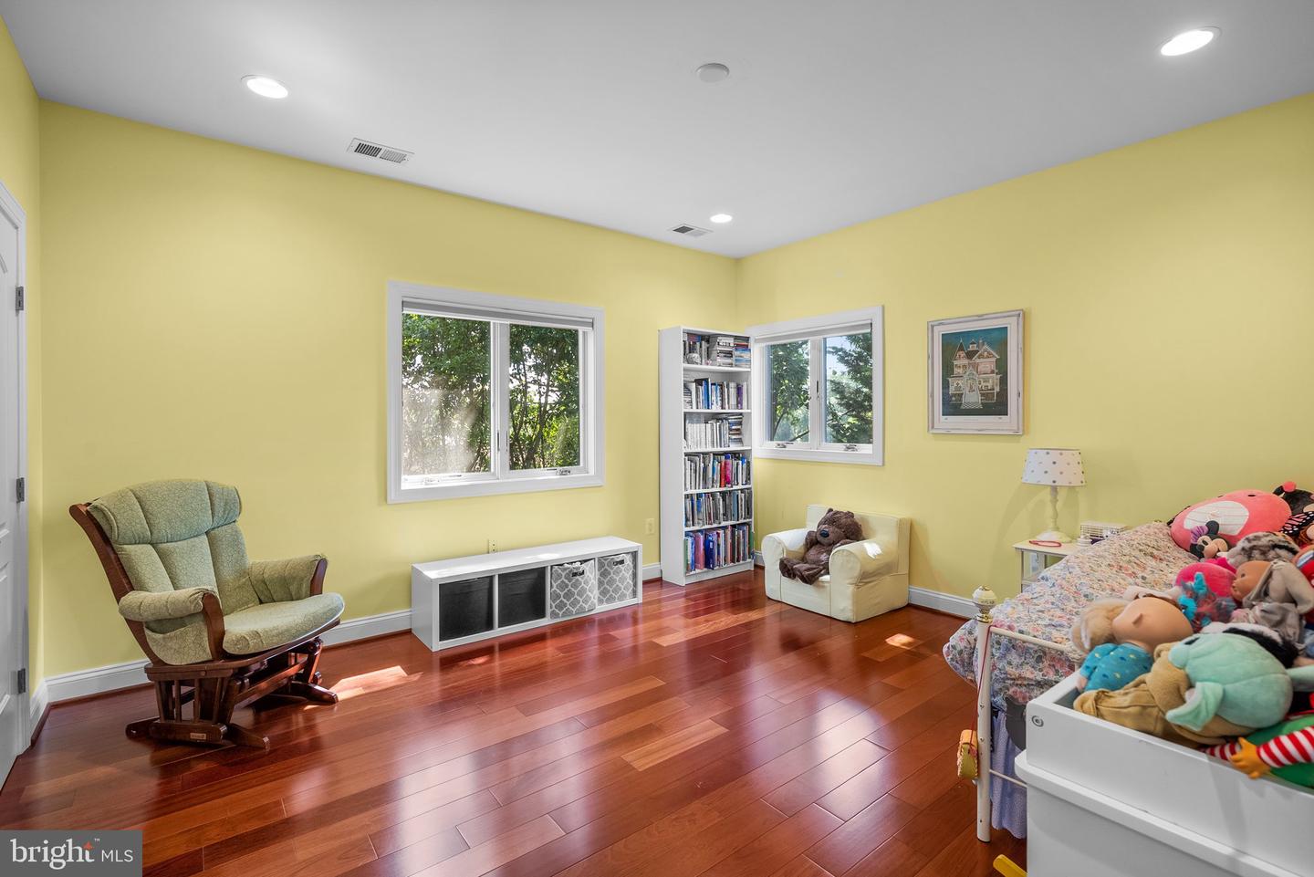 734 Oak Grove Cir
