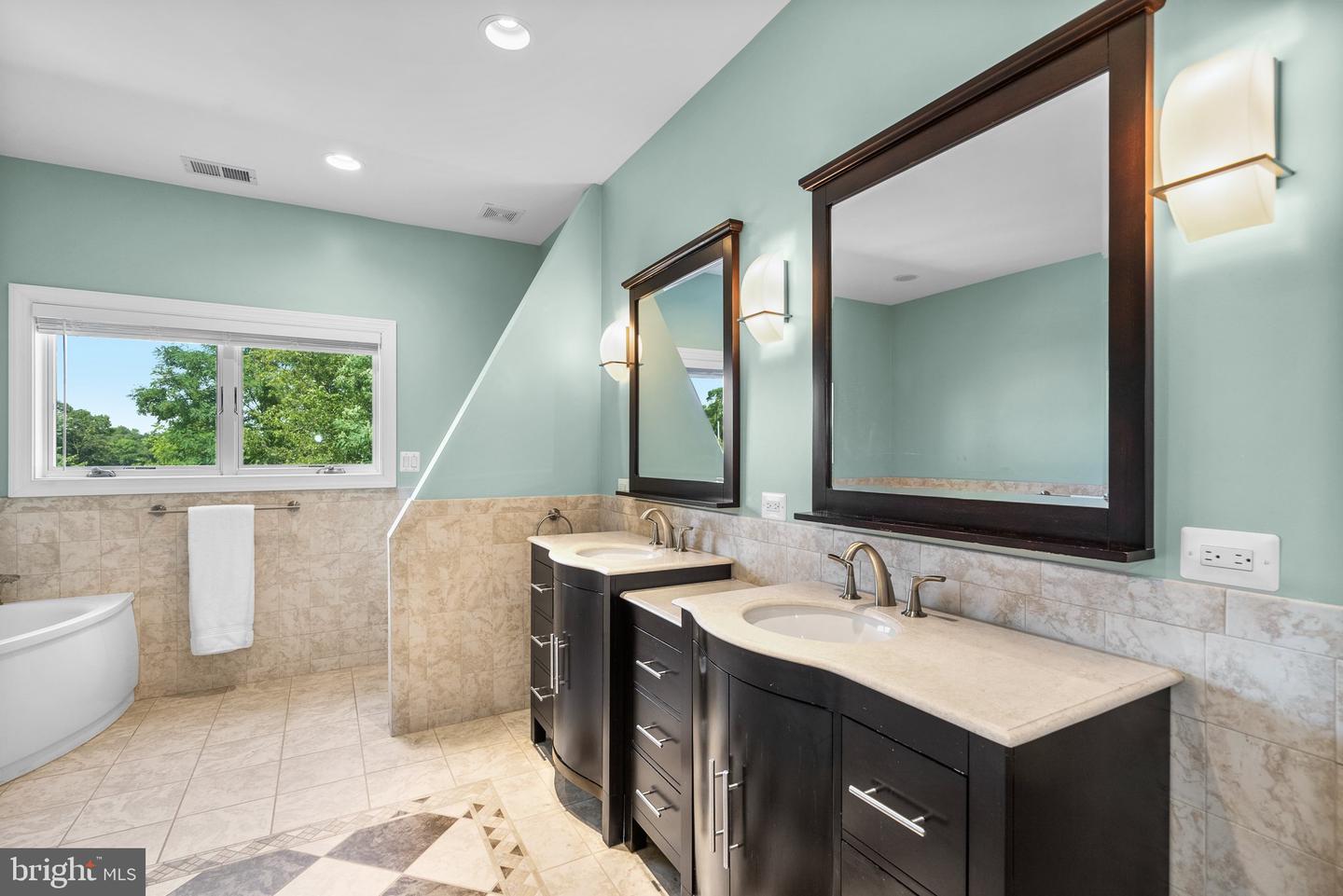 734 Oak Grove Cir
