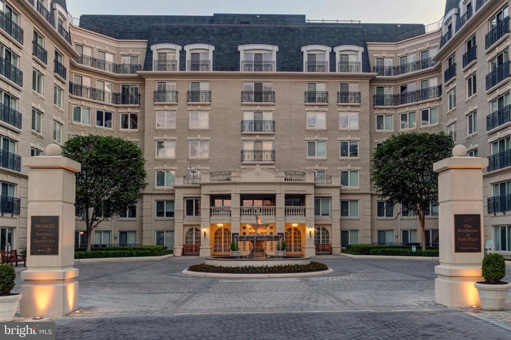 5 PARK PLACE 102