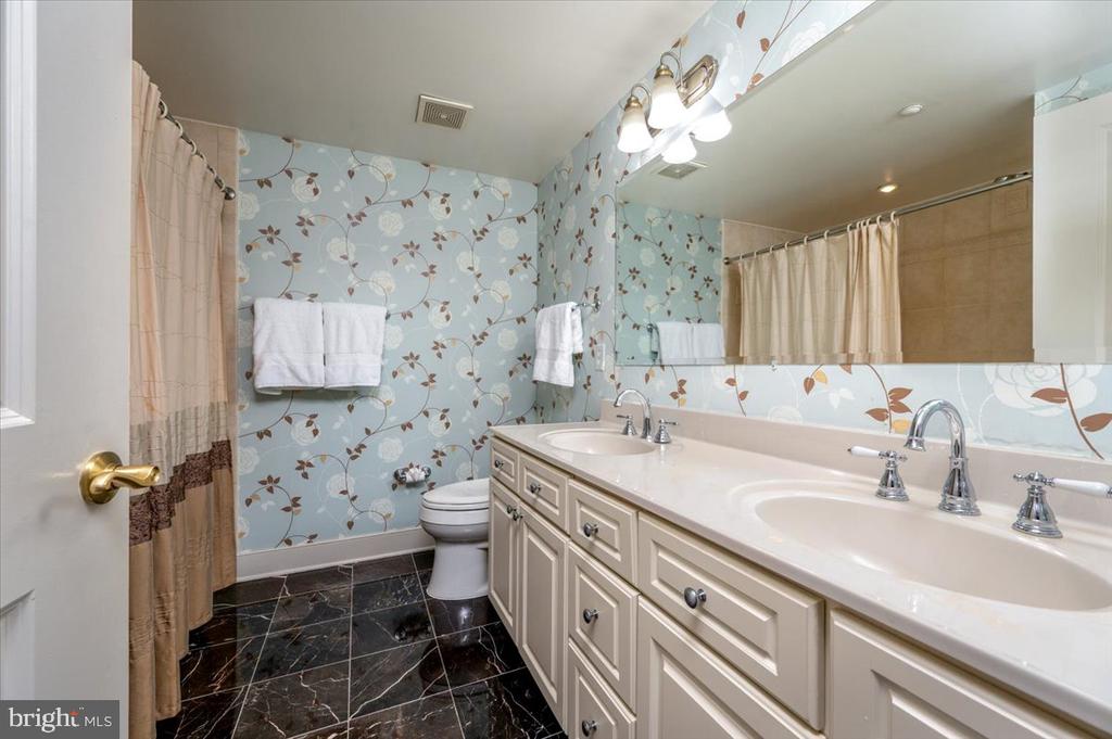 5 PARK PLACE 102
