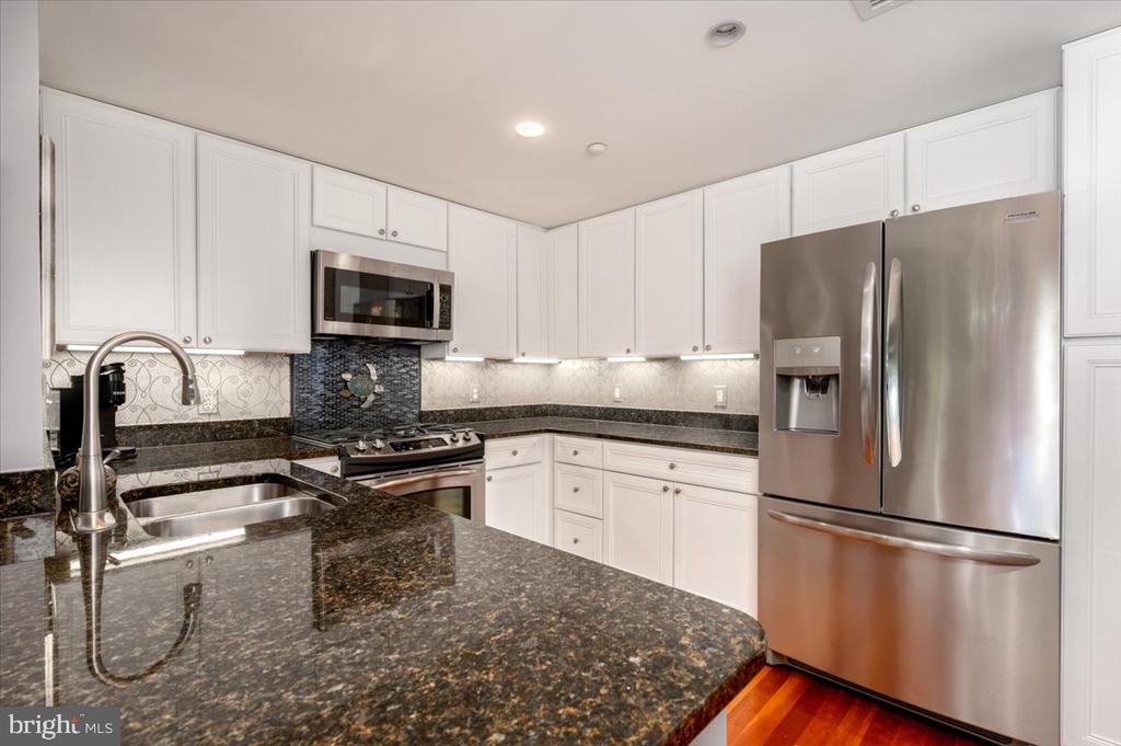 5 PARK PLACE Unit: 127