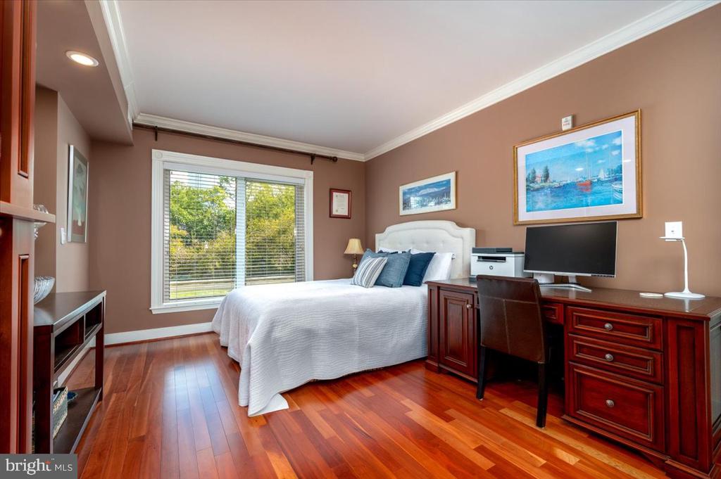 5 PARK PLACE Unit: 127