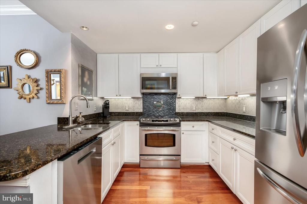 5 PARK PLACE Unit: 127