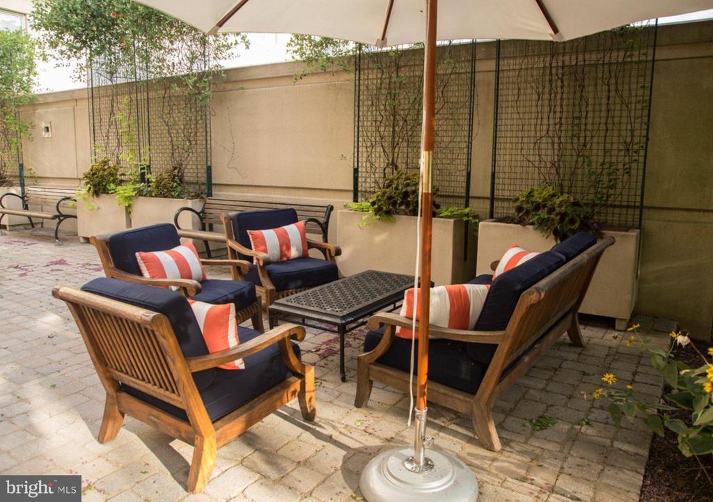 5 PARK PLACE Unit: 127