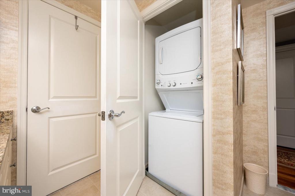 5 PARK PLACE Unit: 127