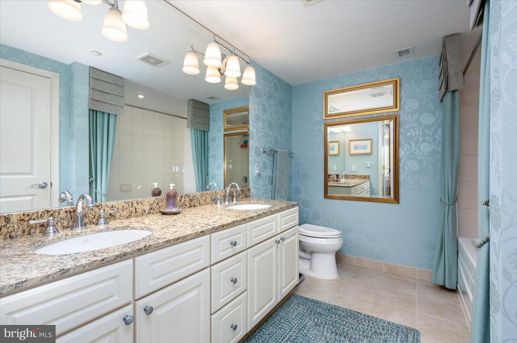 5 PARK PLACE Unit: 127