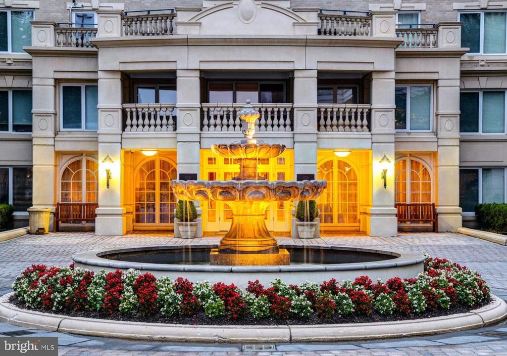 5 PARK PLACE Unit: 127