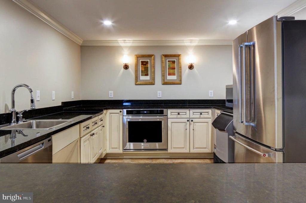 5 PARK PLACE Unit: 127