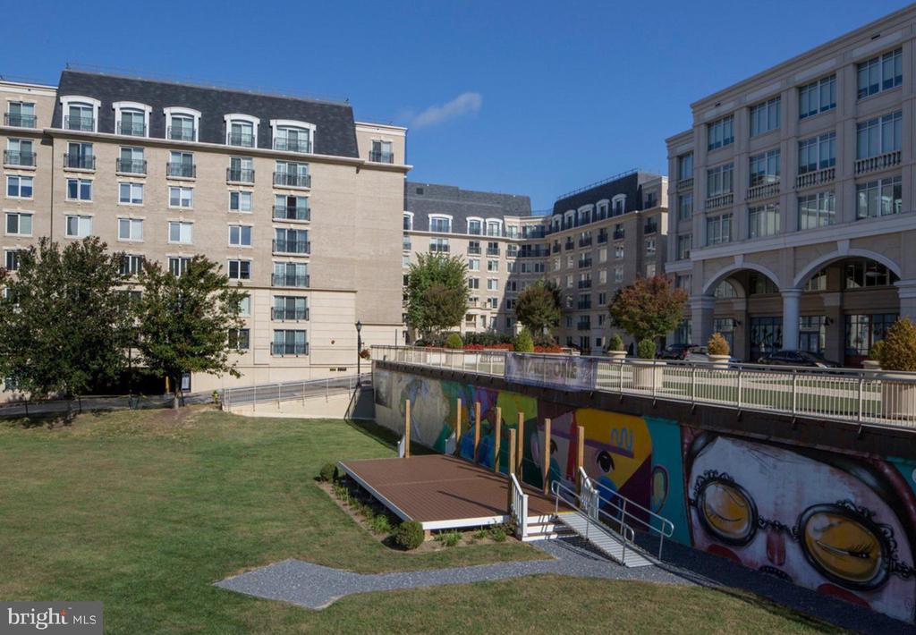 5 PARK PLACE Unit: 127