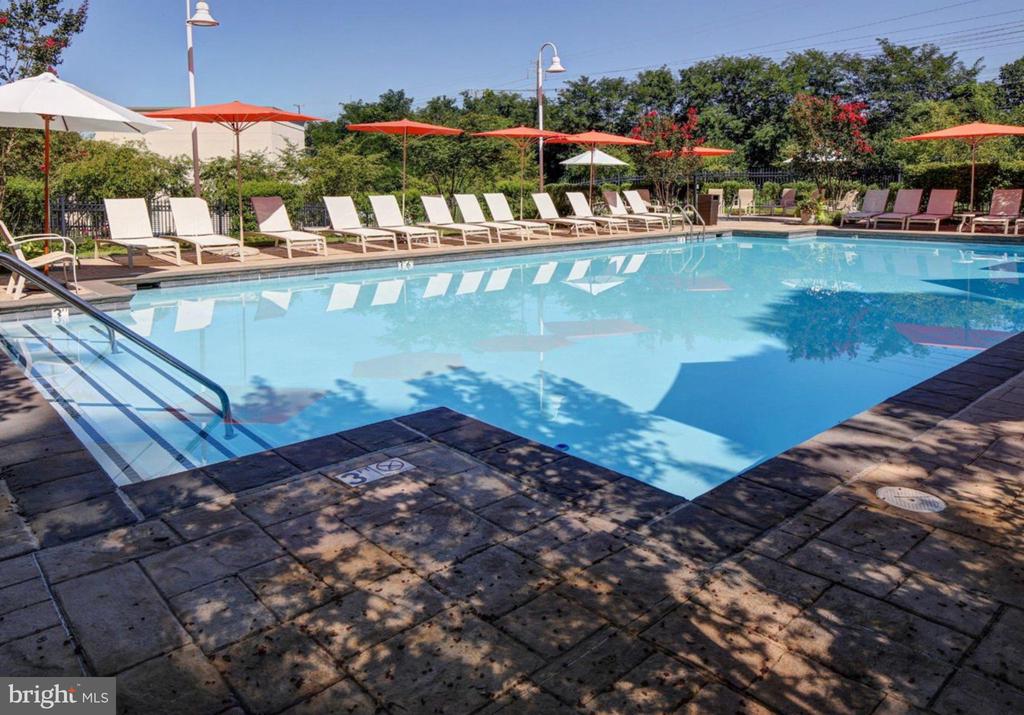 5 PARK PLACE Unit: 127