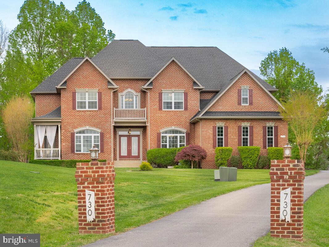 730 Lazy Creek Ln